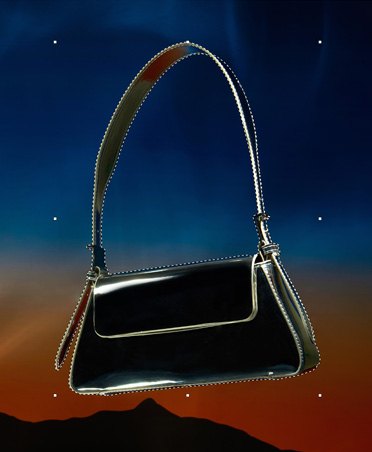 Black handbag outlined with a selection in Apple’s Pixelmator Pro demonstration.