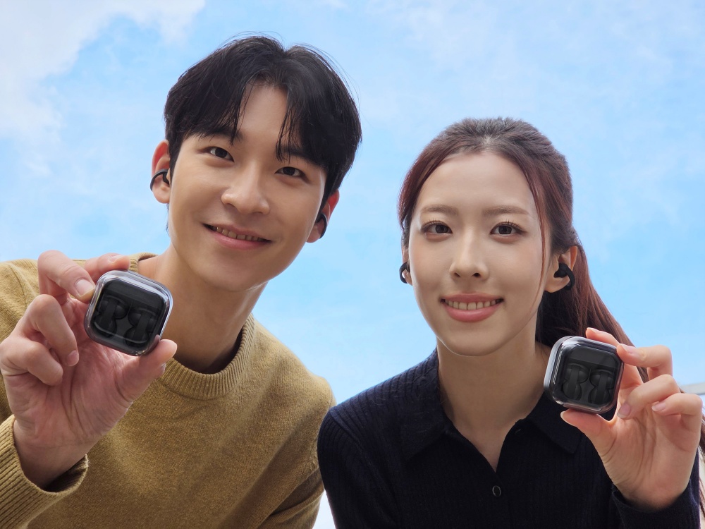 Galaxy Buds On Korean launch models